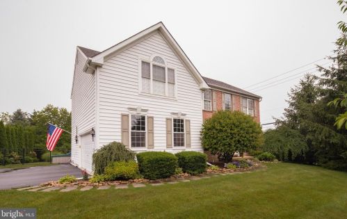 100 Cherry Grove Ln, Downingtown, PA 19335-1284