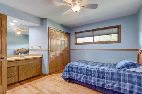 5237 20th St, Milwaukee WI 53233-2548 exterior