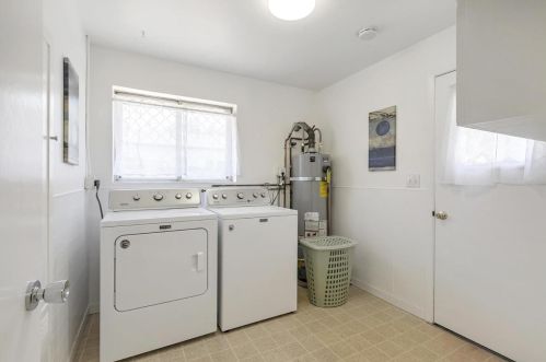 1438 Miramonte Ave, Los Altos CA 94024-5640 exterior