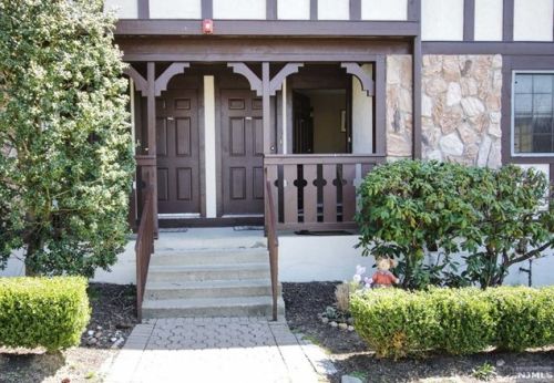 2904 Mark Twain Way, Mahwah NJ  07430-3429 exterior