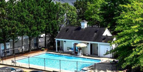 8166 Cockburn Ct, Lorton VA  22079-2932 exterior
