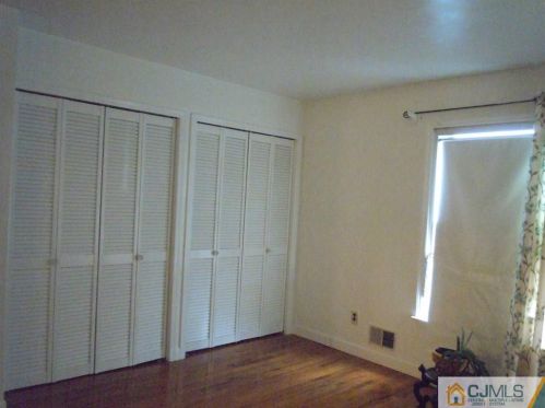 105 Buttonwood Dr, East Brunswick NJ  08816-4404 exterior