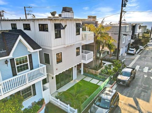 420 31st St, Manhattan Beach CA  90266-3975 exterior