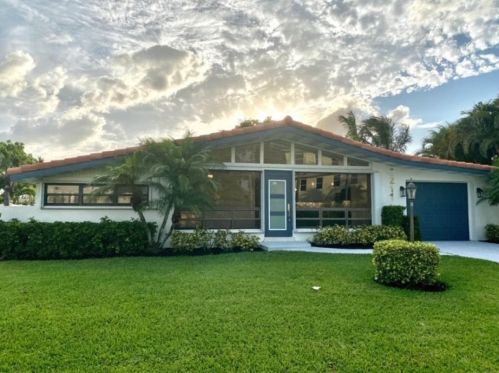 3211 Fernwood Dr, Boynton Beach FL  33435-8124 exterior