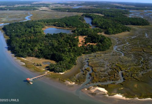 66 Bay Dr, Beaufort SC  29907-1755 exterior
