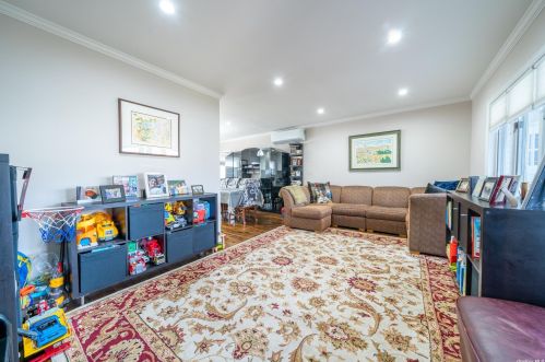 537 Allen Rd, Woodsburgh, NY 11598-1505