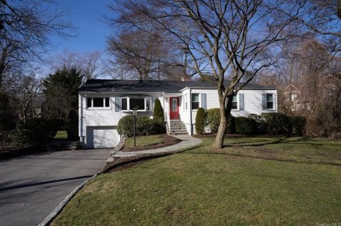 514 Pinebrook Blvd, New Rochelle, NY 10804-3427