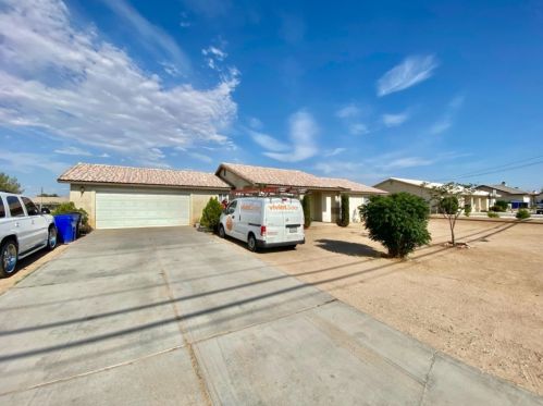12461 Balsam Rd, Victorville, CA 92395-9474