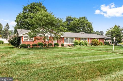 125 Dixie Dr, Red Lion, PA 17356-1110