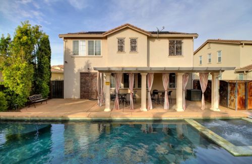 9872 Winkle Cir, Elk Grove CA  95757-6276 exterior