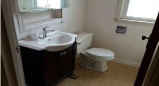 1405 Bowen St, Oshkosh, WI 54901-3039