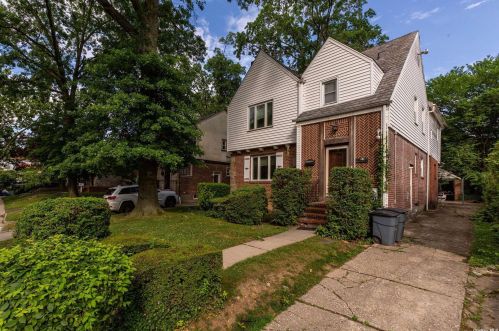 178-11 Edgerton Rd, Jamaica, NY 11432-1429