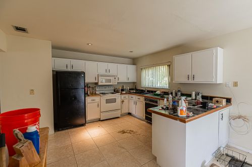 431 Lancaster Ave, Fort Pierce, FL 34984-4770