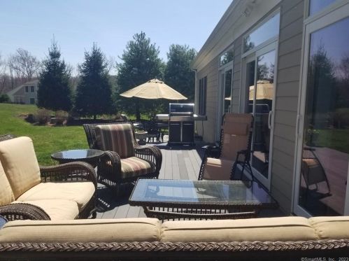 9 Black Swan Ct, Brookfield Center CT  06804-3921 exterior