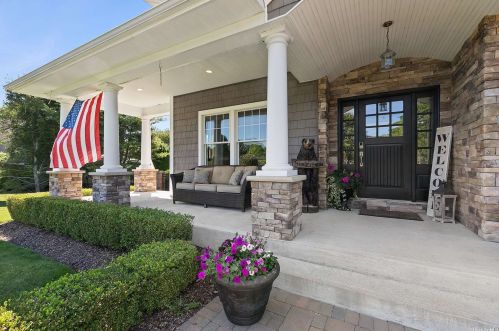 30 Hampton Dr, Center Moriches, NY 11934-2703
