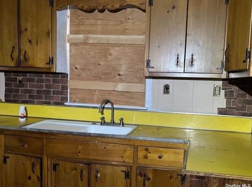 177 Arizona Rd, Babylon NY  11704-2533 exterior