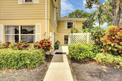 6601 Dryden Ct, Boynton Beach, FL 33436-9048