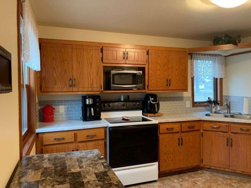 455 Victoria St, Green Bay, WI 54302-2819