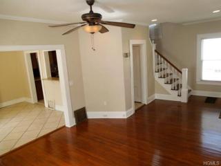 27 Spring St, Middletown, NY 10940-5238