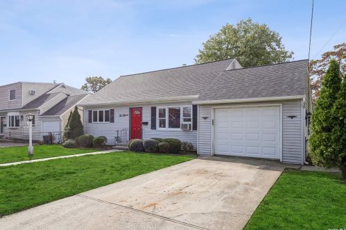 215 Niagara Ave, North Lindenhurst, NY 11757-4223