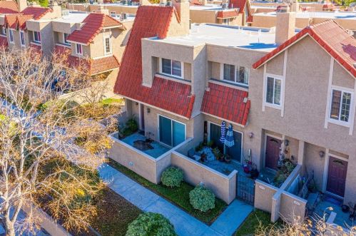 17906 River Cir, Santa Clarita CA  91387-5857 exterior