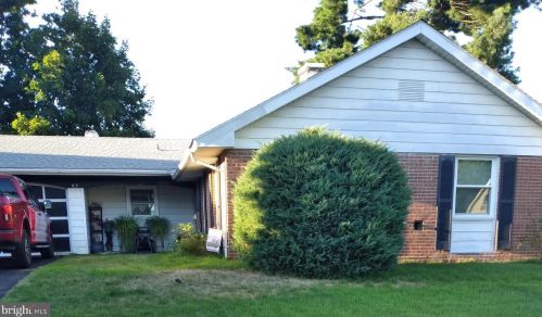 49 Boxwood Ln, Willingboro, NJ 08046-1618