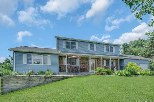 108 Beyer Dr, Poughquag, NY 12570-5637