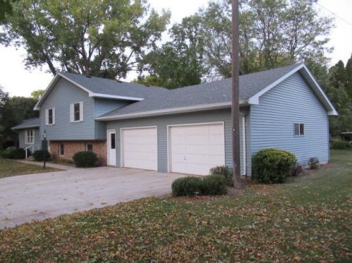 605 Hemlock St, Lamberton, MN 56152-1093