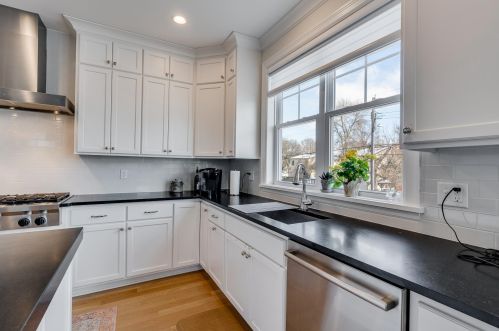 3917 Ewing Ave, Minneapolis MN 55410-1053 exterior