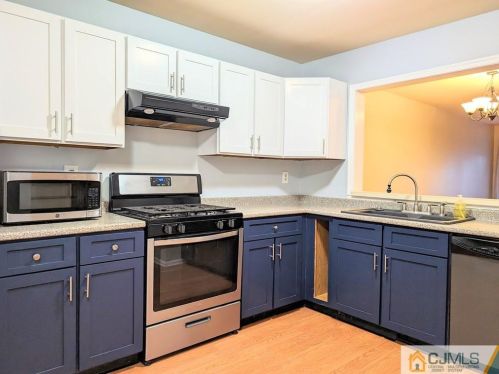 42 Springwood Ct, Princeton NJ  08540-9403 exterior
