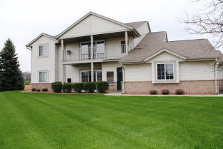 833 Loos St, Hartford WI  53027-1997 exterior