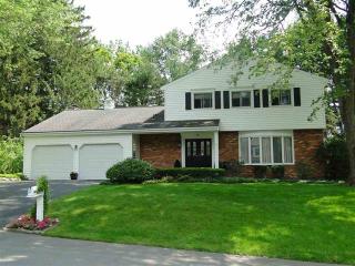 40 Pheasant Ridge Dr, Albany, NY 12211-1524