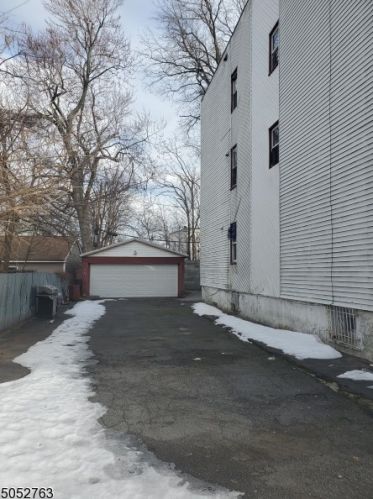 92 15th St, East Orange, NJ 07017-5135