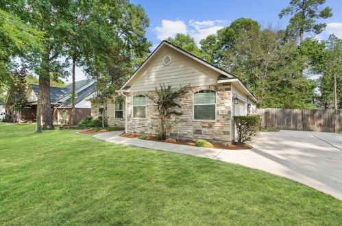 1018 Monarch Oak Dr, Magnolia, TX 77354-4943