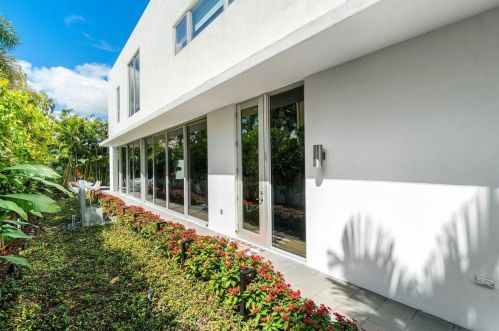 318 7 Ave, Delray Beach FL 33483-5555 exterior