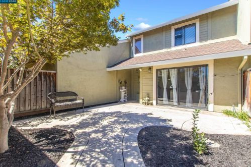 7686 Arbor Creek Cir, Pleasanton CA  94568-2264 exterior
