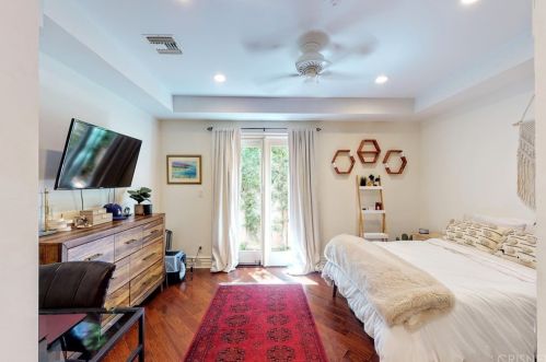 22926 Wrencrest Dr, Calabasas CA  91302-1866 exterior