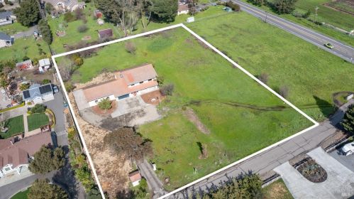 1971 William Dr, Penngrove, CA 94951-9524