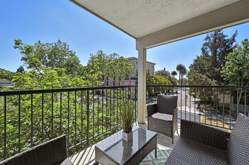 400 Davis St, San Leandro CA  94577-2774 exterior