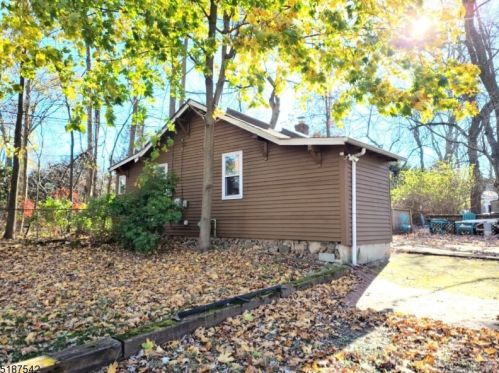 17 Chestnut Rd, Chatham Township NJ  07928-1119 exterior