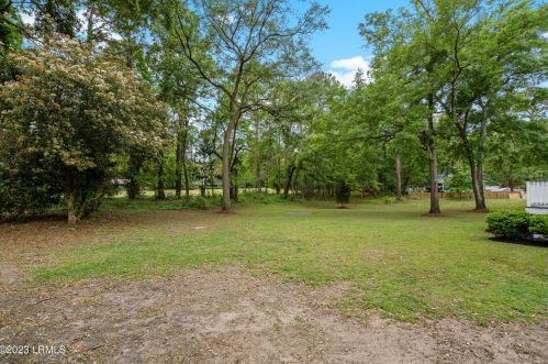 37 Royal Pines Blvd, Beaufort SC  29907-1921 exterior