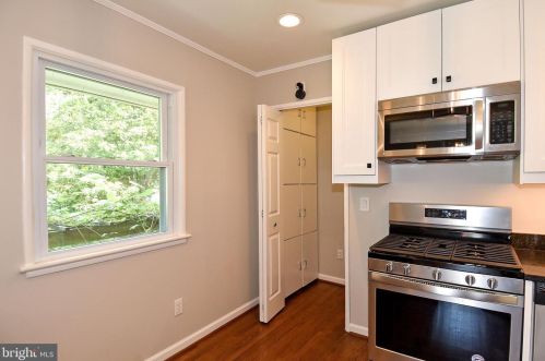 8913 Lagrange St, Lorton VA  22079-1626 exterior