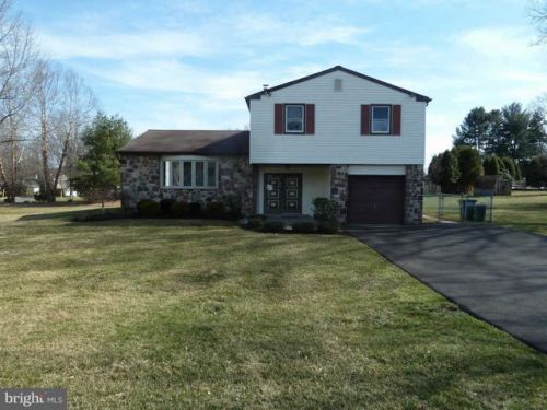 136 Lynford Rd, Southampton, PA 18954-1380