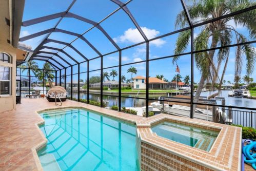 1648 Villa Ct, Marco Island, FL 34145-5135