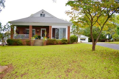 205 Hunter Ave, Walhalla, SC 29691-1922