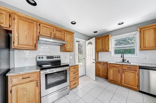 2150 Broadbridge Ave, Stratford, CT 06614-4759