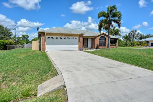 186 Avens St, Fort Pierce, FL 34983-1612