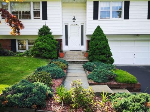 8 Brookside Pl, Pleasantville NY  10570-1205 exterior