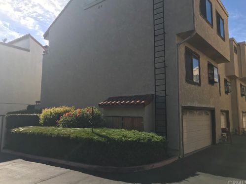 837 Raymond St, Compton, CA 90220-4458