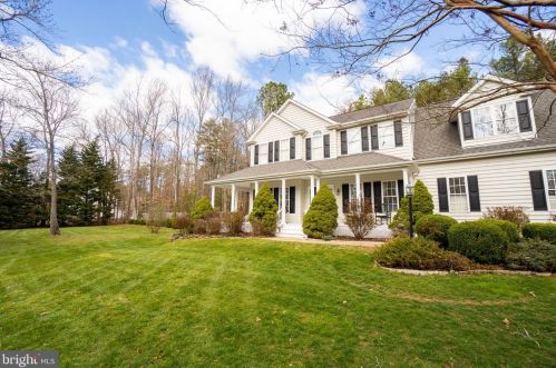 7905 Woods Dr, Fredericksburg, VA 22408-8863